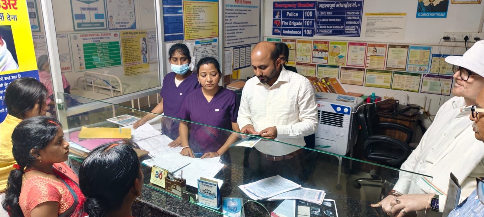 रामगढ़ सदर अस्पताल में लापरवाह डॉक्टर्स और कर्मियों का वेतन अगले आदेश तक स्थगित ! औचक निरीक्षण के दौरान DC ने दिए निर्देश