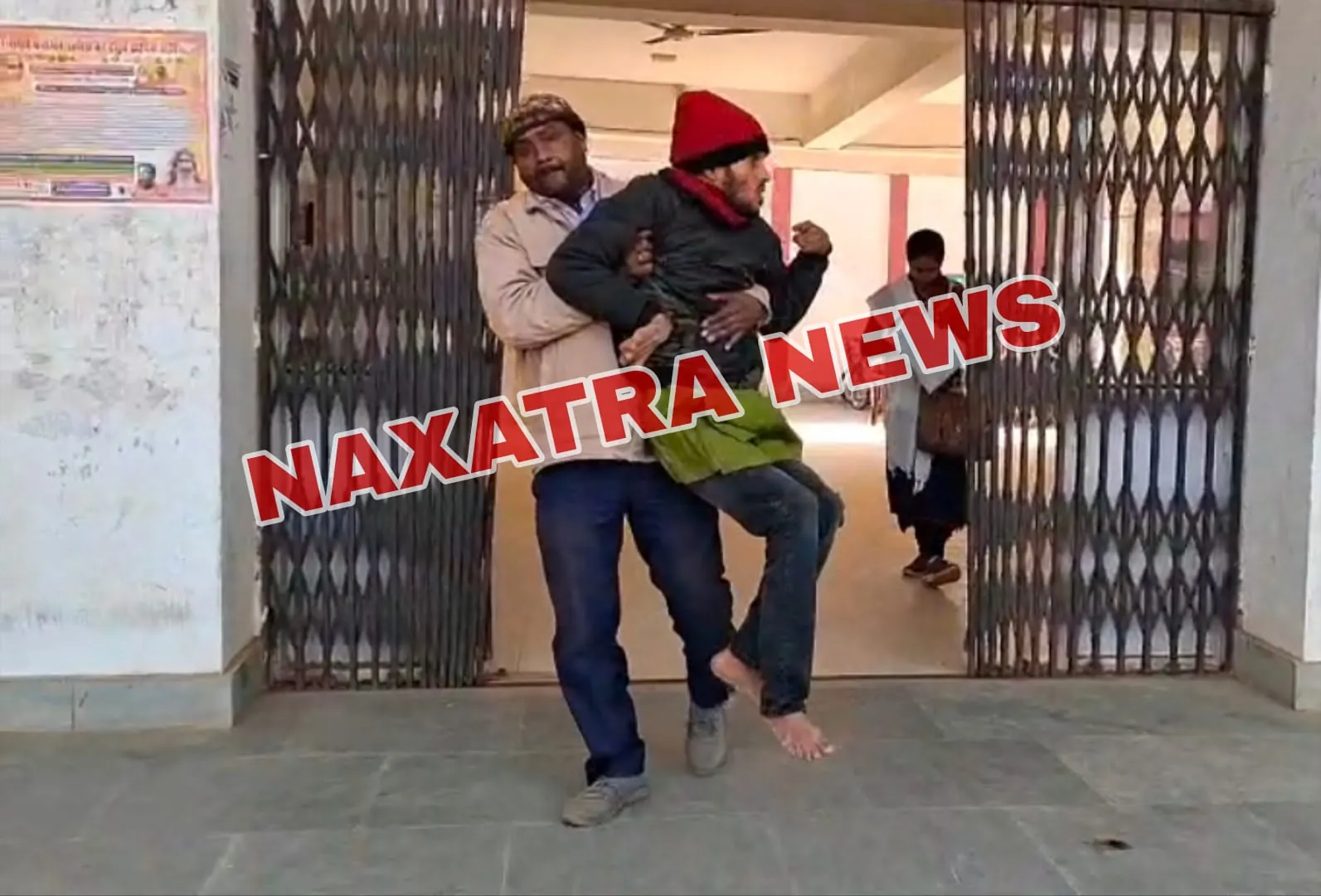 30 KM घिसटकर दफ्तर पहुंचता है 80% दिव्यांग, अधिकारी घुमाते रहते हैं इस डेस्क से उस डेस्क