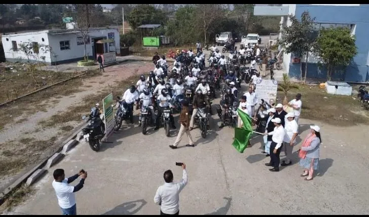 Giridih: सड़क हादसे में कमी लाने का मकसद, 10 किलोमीटर बाइक रैली का हुआ आयोजन