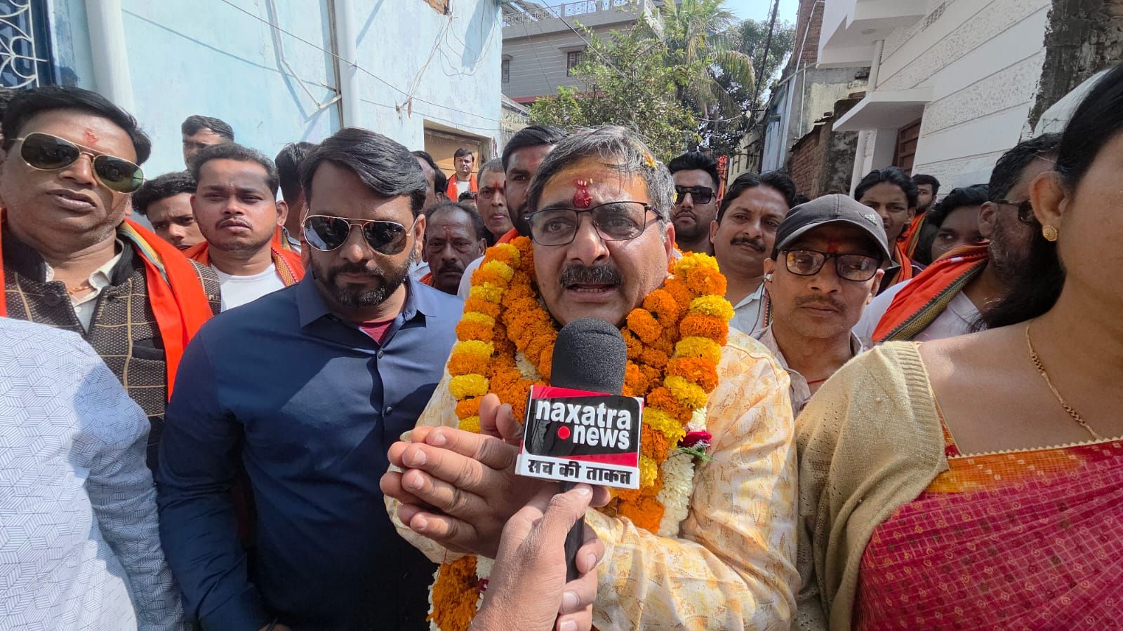 Giridih: झारखंड निकाय चुनाव.. भाजपा नेता संदीप ने किया नामांकन, समर्थकों ने बरसाए फूल