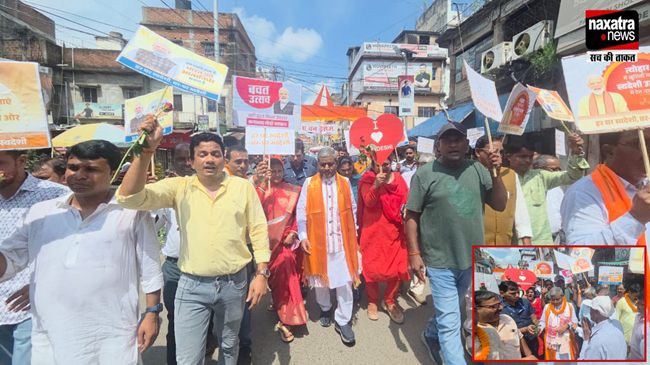 गिरिडीह BJP ने निकाला जीएसटी उत्सव पदयात्रा, बाबूलाल और मंजू कुमारी ने दुकानदारों को दिया साधुवाद