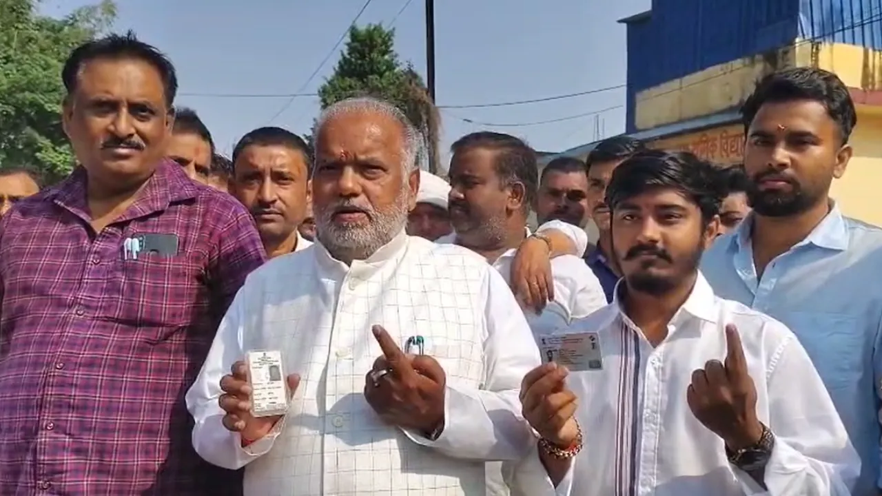 मंत्री श्रवण कुमार और डॉ. सुनील कुमार ने किया अपने मत का प्रयोग, कहा- 112 में से 99 सीटें आएंगी NDA के खाते