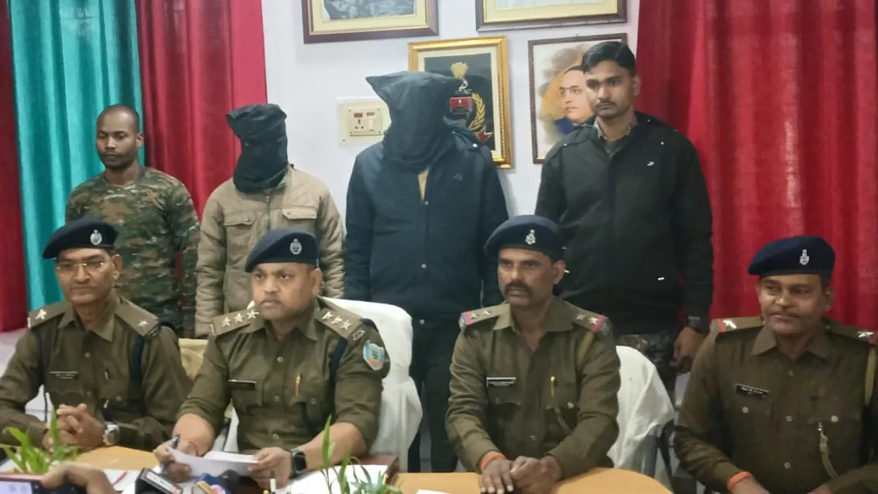 वाहन चेकिंग के दौरान भागते चोरों को पुलिस ने दौड़ाकर दबोचा, चोरी की 5 बाइक के साथ 2 गिरफ्तार