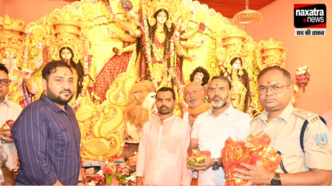 गिरिडीह के कई प्रखंड के पूजा पंडाल और मंडप में मां दुर्गा का डीसी और एसपी ने किया दर्शन