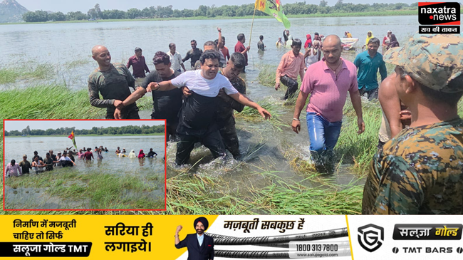 गिरिडीह की प्यास बुझाने वाले खंडोली डैम को बचाने के लिए JLKM नेताओं ने पानी में लगाई छंलाग