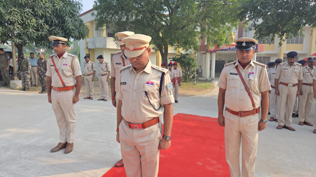 गिरिडीह पुलिस ने मनाया पुलिस संस्मरण दिवस, कई शहीद कि विधवा को SP ने किया सम्मानित