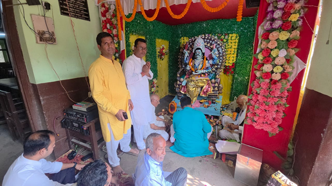 भगवान चित्रगुप्त का गिरिडीह कायस्थ समाज ने किया आह्वान, बार एसोसिएशन में विधि विधान के साथ की गई पूजा-अर्चना