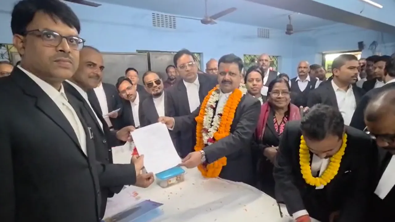  गिरिडीह अधिवक्ता संघ के चुनाव में कई दिग्गजों ने भरा पर्चा, वर्तमान अध्यक्ष प्रकाश समेत कई लोगों ने दाखिल किया पर्चा 