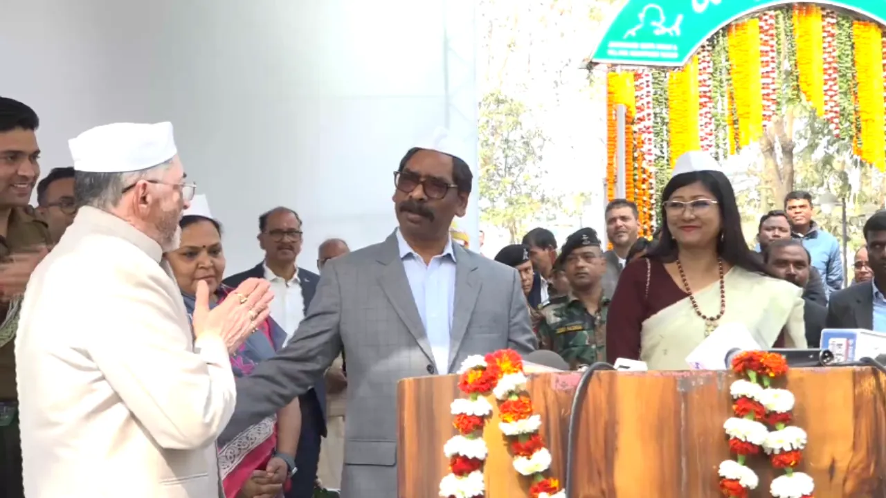 बापू की पुण्यतिथि पर CM हेमंत सोरेन दिखे नाराज... राज्यपाल के संबोधन के आग्रह को ठुकराया !