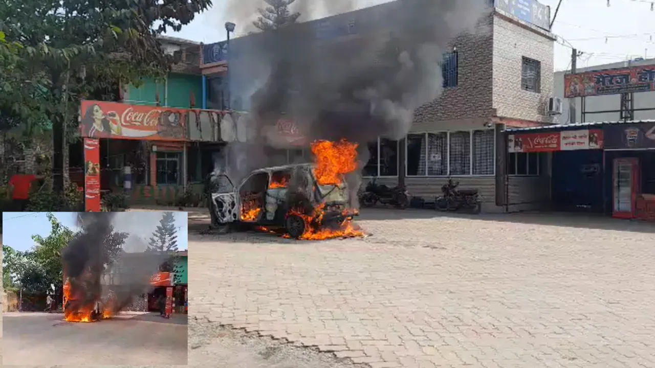 हजारीबाग में होटल के बाहर खड़ी कार में अचानक लगी भीषण आग, जलकर खाक