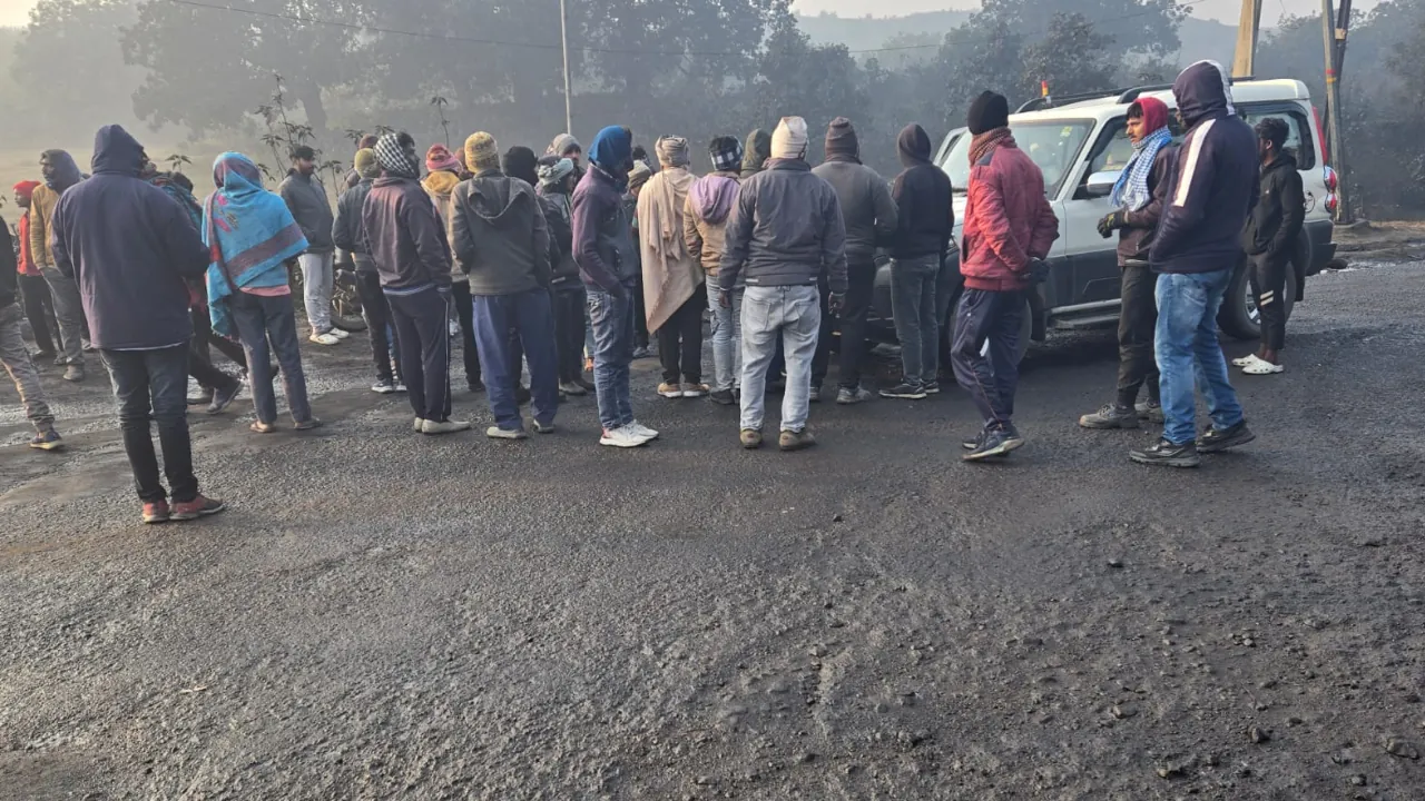 हजारीबाग में हाईवा की चपेट में आने से महिला की मौत, मुआवजे की मांग को लेकर लोगों ने किया सड़क जाम