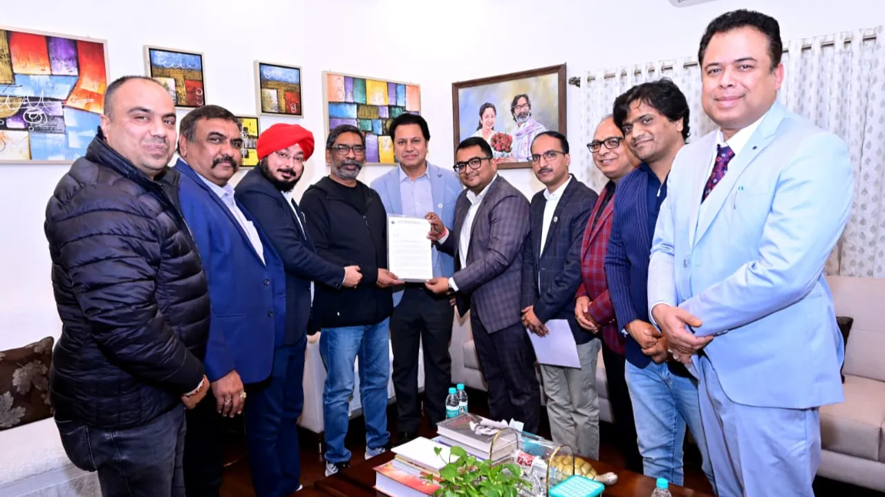 'फेडरेशन ऑफ झारखंड चैंबर ऑफ कॉमर्स एंड इंडस्ट्रीज' के प्रतिनिधिमंडल ने की CM हेमंत सोरेन से मुलाकात