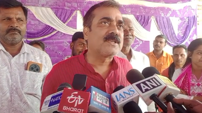 'जाले की कोई मां ने बच्चा नहीं पैदा किया, जो कांग्रेस से चुनाव लड़ सके'- मंत्री जीवेश मिश्रा के बिगड़े बोल