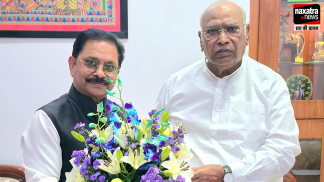 कांग्रेस के राष्ट्रीय अध्यक्ष मल्लिकार्जुन खड़गे से मिले पूर्व राज्यसभा सांसद धीरज प्रसाद साहू