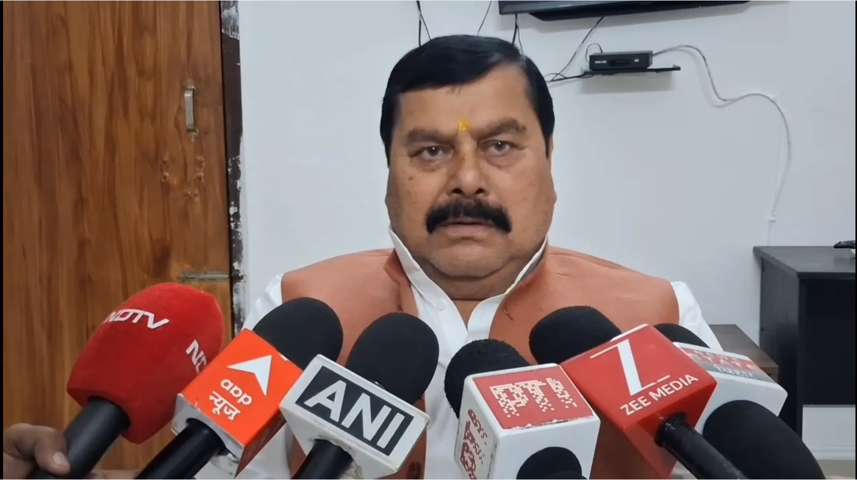 जहानाबाद के पतियामा में NEET छात्रा के परिजनों से मिले सांसद, कहा- न्याय दिलाने के लिए सड़क से सदन तक उठायेंगे आवाज