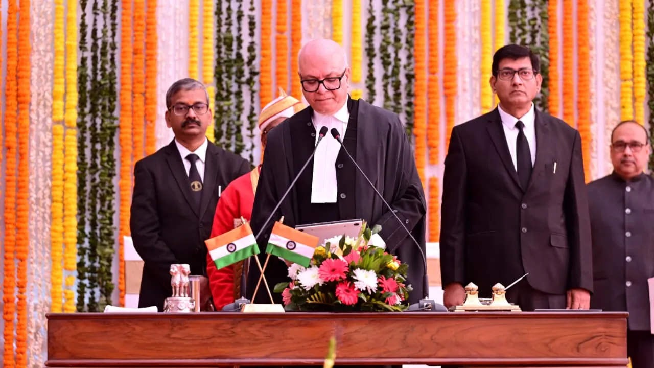 झारखंड हाईकोर्ट को मिला नया चीफ जस्टिस, महेश शरदचंद्र सोनक को राज्यपाल ने दिलाई शपथ