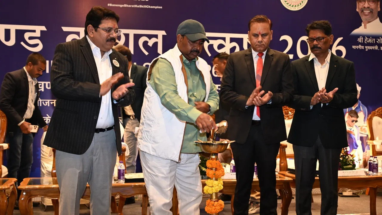 'राज्य के सभी प्रखंडों में खोले जाएंगे नए कौशल केंद्र...' श्रम मंत्री ने किया झारखंड कौशल उत्कर्ष के 39 विजेताओं को सम्मानित