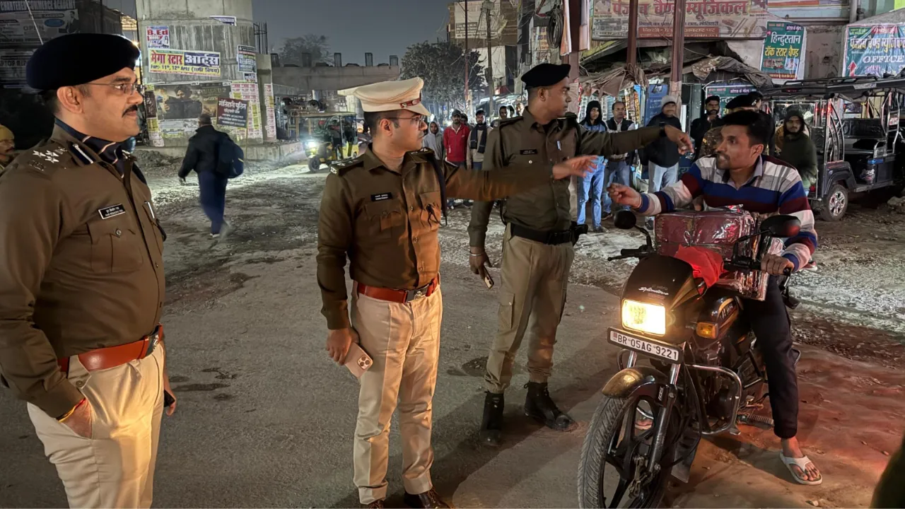 मोतिहारी में ट्रैफिक नियम तोड़ने वालों की अब खैर नहीं ! सड़क पर उतरे DIG और SP