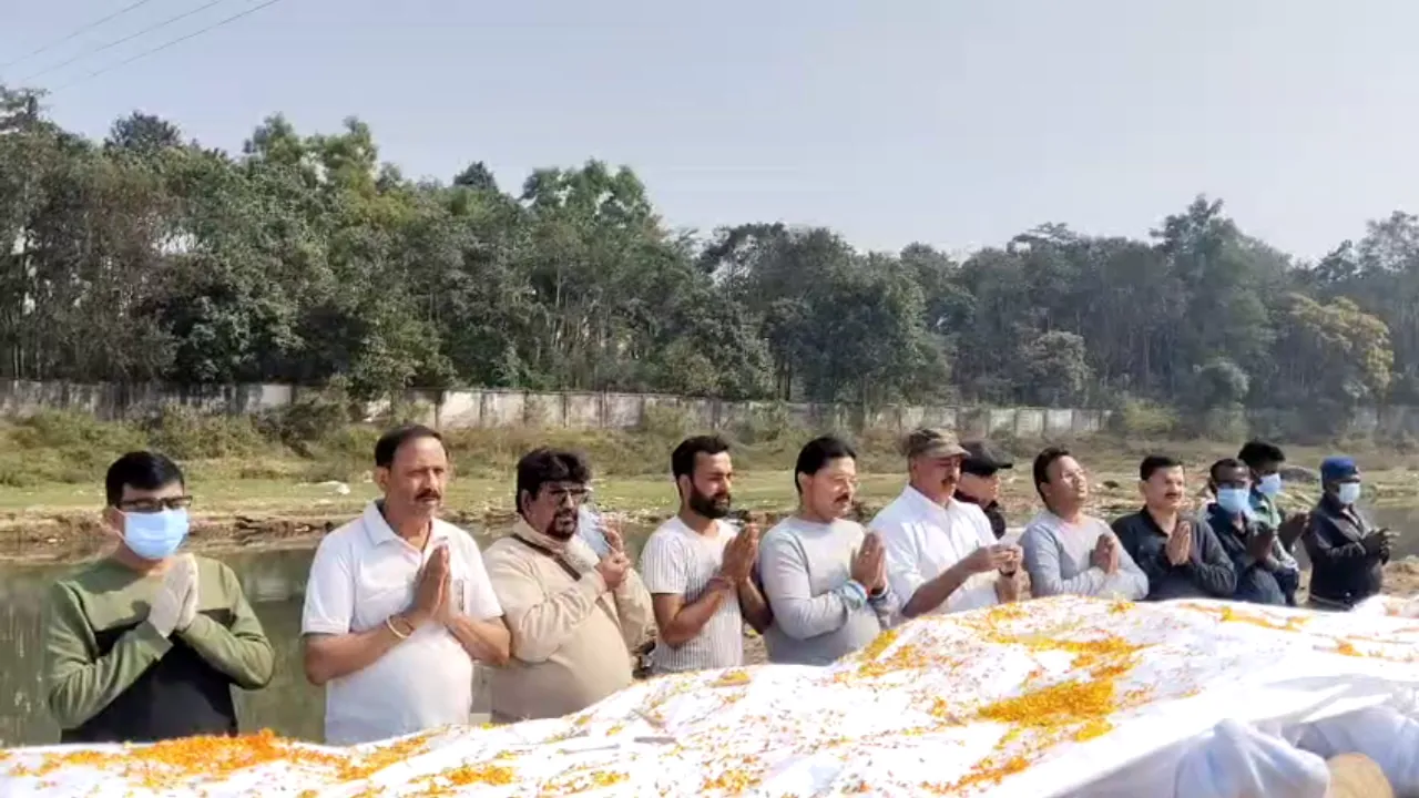 Ranchi में जुमार नदी के तट पर मुक्ति संस्था ने 34 लावारिस शवों का कराया दाह संस्कार