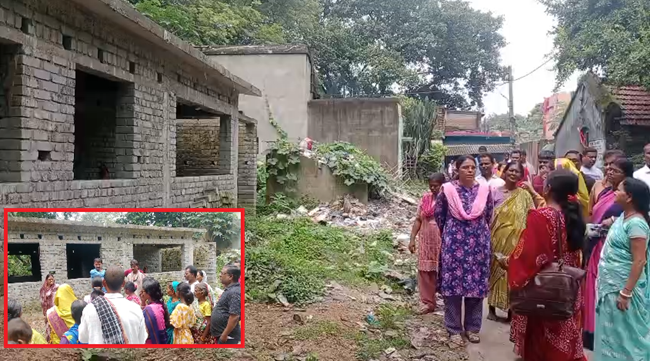 निरसा में पंचायत समिति सदस्य की शिकायत पर नव निर्मित आंगनबाड़ी भवन के औचक निरीक्षण पर पहुंची BDO