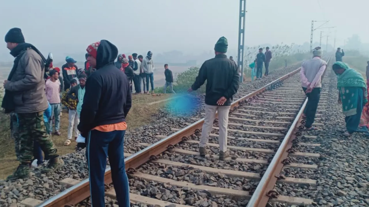 गिरिडीह-कोडरमा रेलखंड में ट्रेन के सामने कूदकर युवक ने दी जान, मामले की जांच में जुटी पुलिस