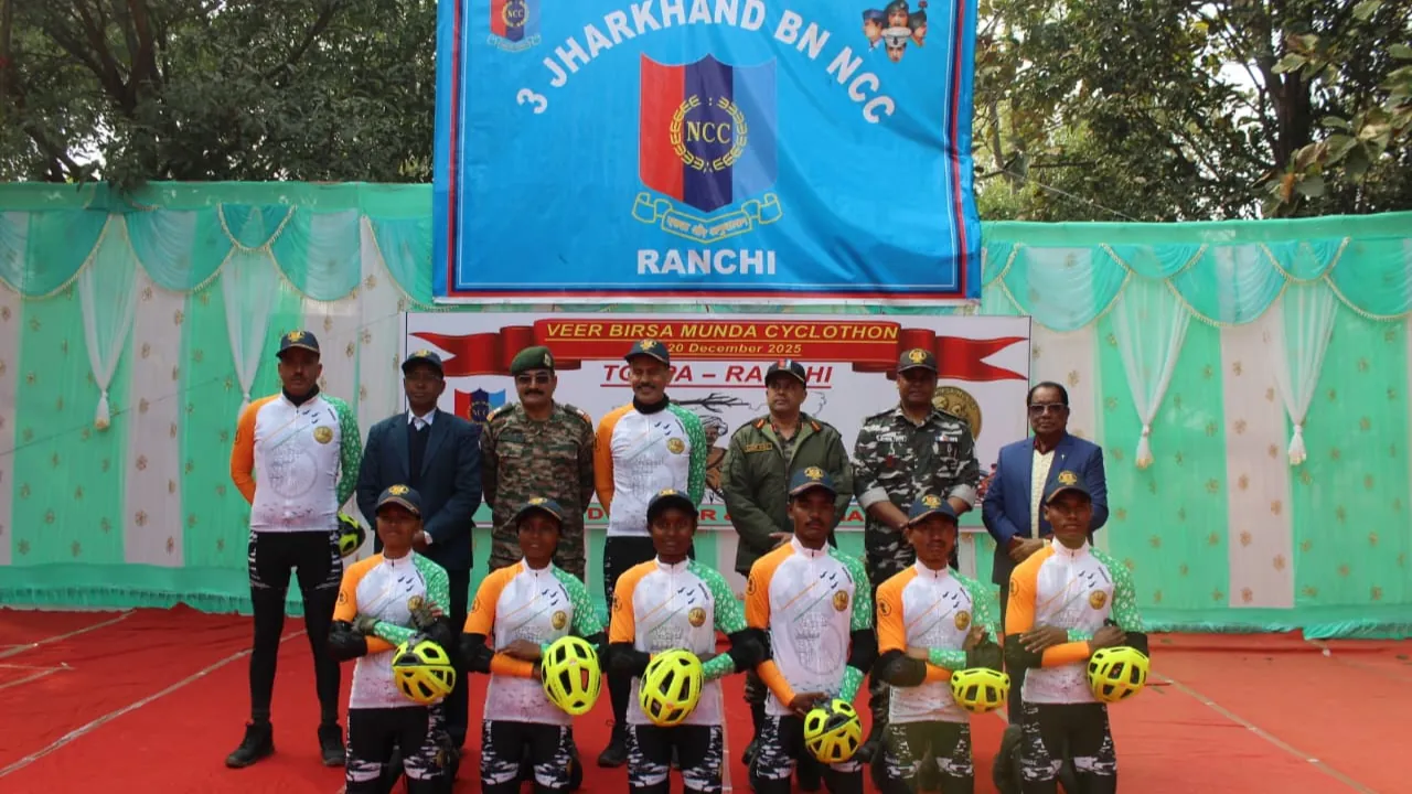 वीर बिरसा मुंडा साइक्लोथॉन – चरण I का सफलतापूर्वक शुभांरभ, खूंटी SP ने हरी झंडी दिखाकर किया रवाना