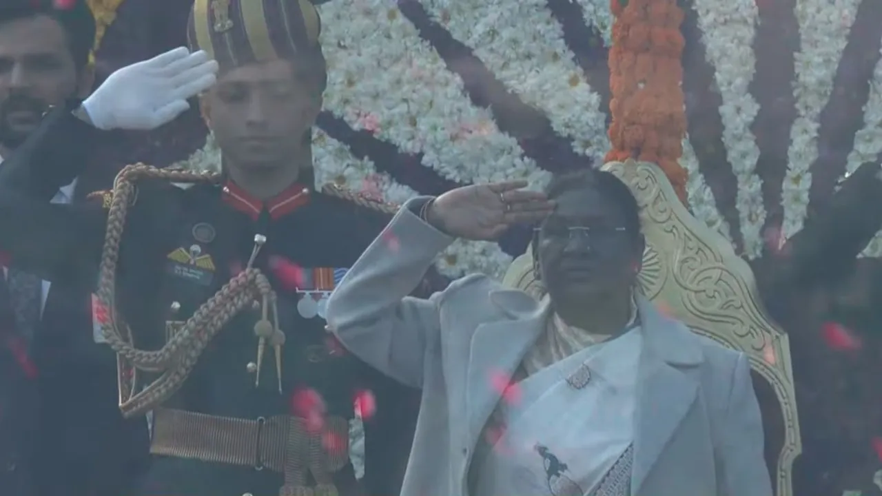 तिरंगे को राष्ट्रपति ने दी सलामी, मुख्य अतिथि के रुप यूरोपियन काउंसिल के अध्यक्ष और यूरोपियन कमीशन की अध्यक्ष शामिल