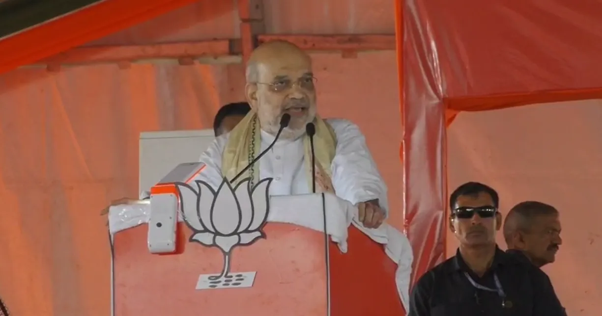 "लालू यादव बिहार में घोटाला और नरसंहार का प्रतीक", मुंगेर के मंच से बरसे अमित शाह