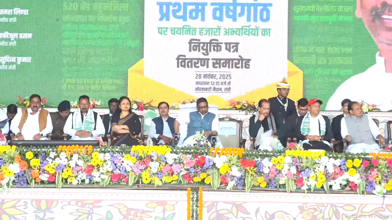 रोजगार की बड़ी सौगात: सरकार के एक वर्ष पूरे, 10 हजार युवाओं को मिले नियुक्ति पत्र