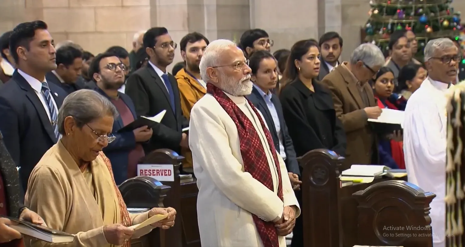 क्रिसमस के रंग मोदी के संग, पीएम ने दिल्ली के कैथेड्रल चर्च में की प्रार्थना, देशवासियों को दी शुभकामनाएं