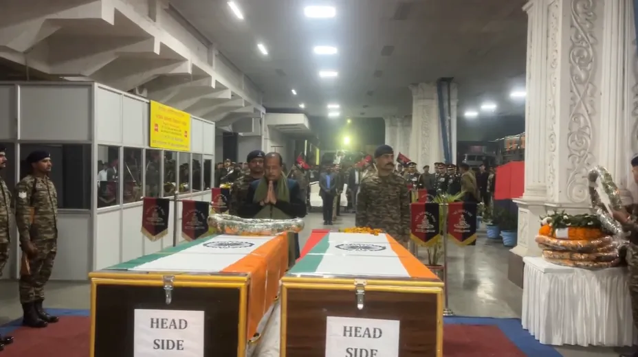 शहीद वीर सपूतों का पार्थिव शरीर लाया गया रांची, लोगों की नम आंखें कर रही श्रद्धासुमन अर्पित