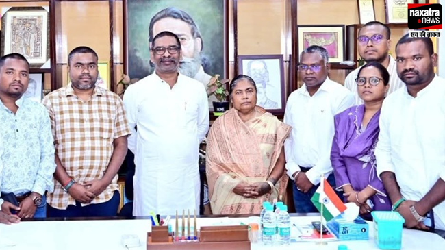 पूर्व शिक्षा मंत्री के बड़े बेटे सोमेश सोरेन ने पूरे परिवार के साथ की CM हेमंत सोरेन से मुलाकात