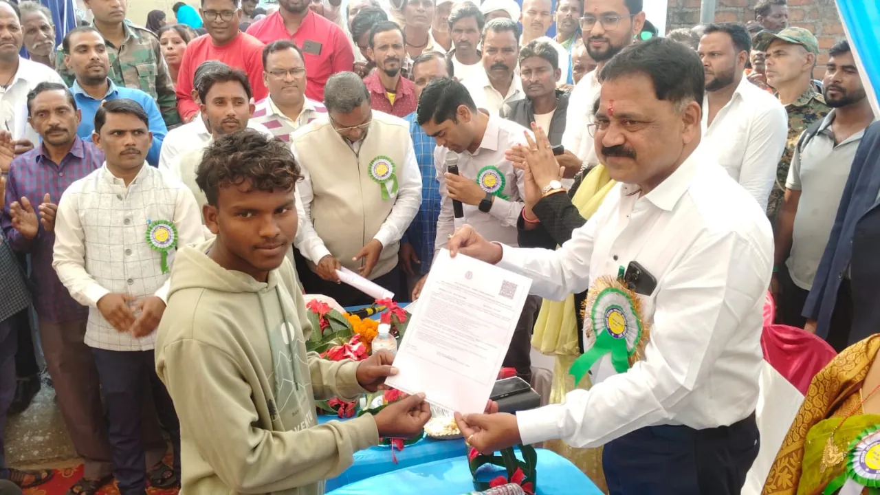 गिरिडीह में 'आपके अधिकार आपकी सरकार आपके द्वार' कार्यक्रम का आयोजन, मंत्री सुदिव्य सोनू शामिल