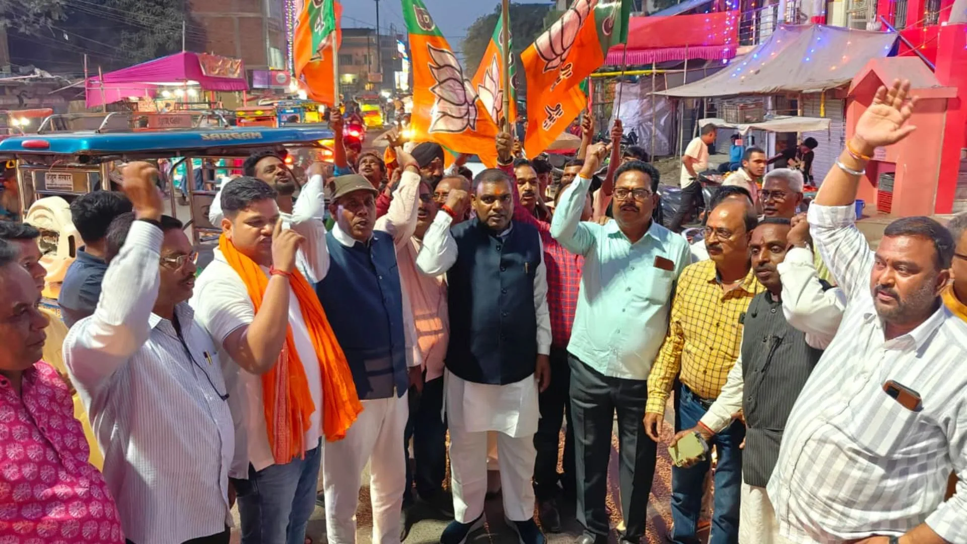 आदिवासियों पर हुए लाठीचार्ज का विरोध, बीजेपी ने जलाया सीएम हेमंत का पुतला