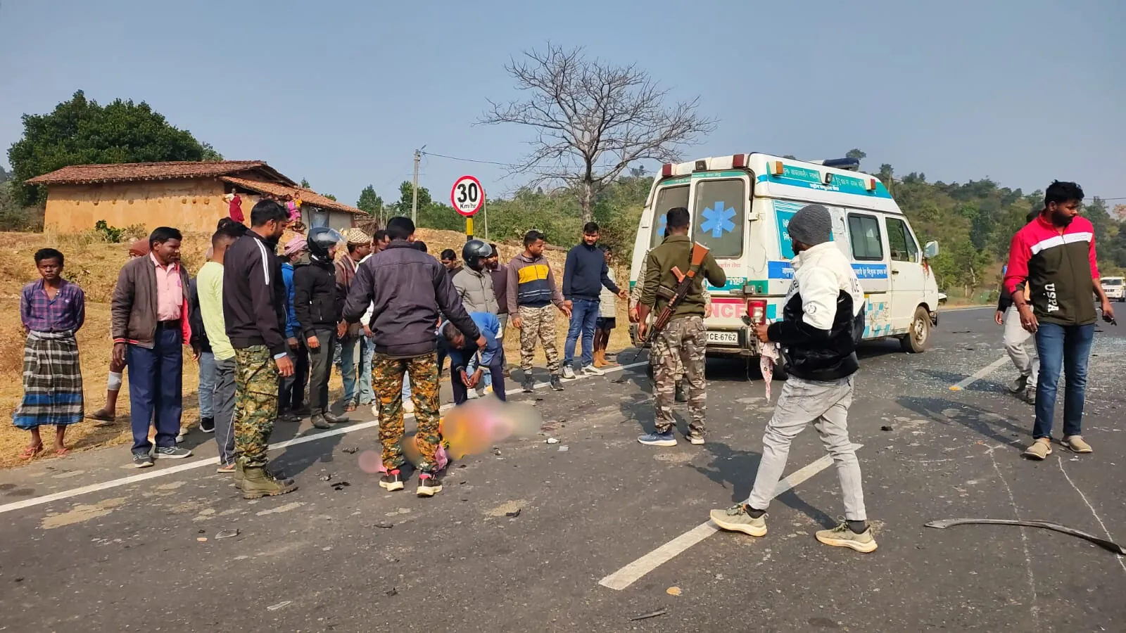 गिरिडीह के डुमरी रोड में भीषण सड़क हादसा, मौके पर महिला की मौत, एक अन्य युवक घायल