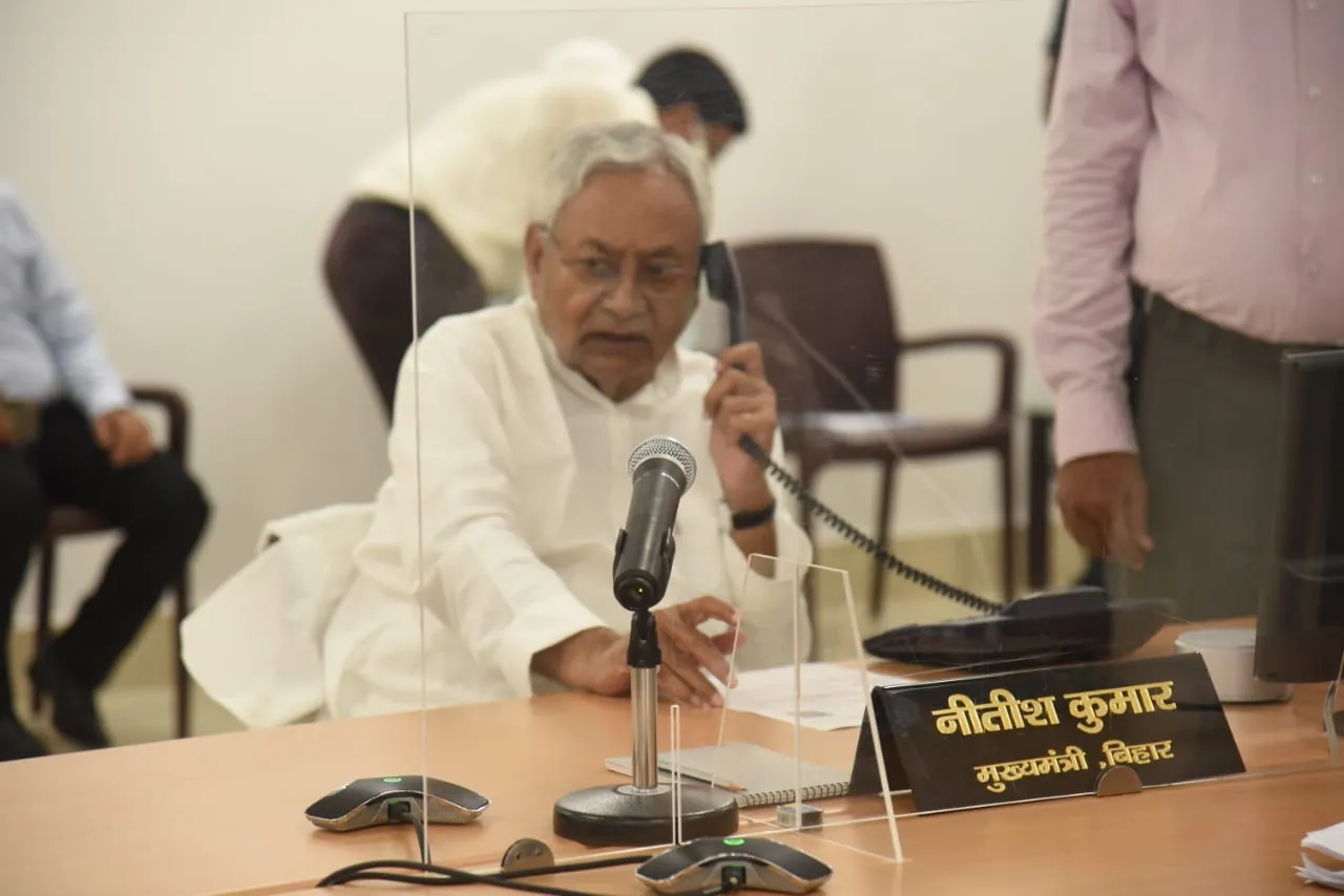 "क्या सरकार की शिकायतें सुनेंगे अधिकारी", जनता दरबार पर जारी नए आदेश को विपक्ष ने बताया नौटंकी