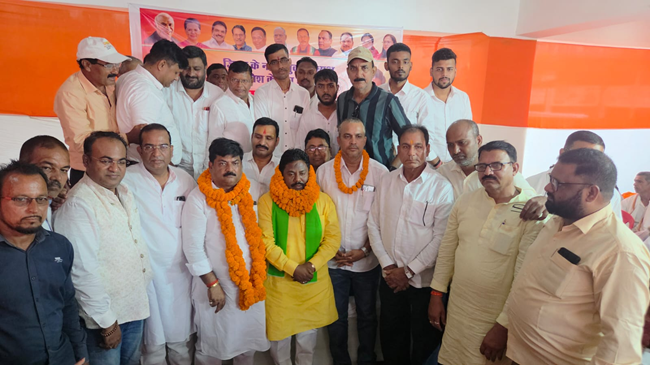 गिरिडीह कांग्रेस कार्यालय में नवमनोनीत जिलाध्यक्ष सतीश केडिया का सम्मान समारोह, कई दावेदार रहे नदारद