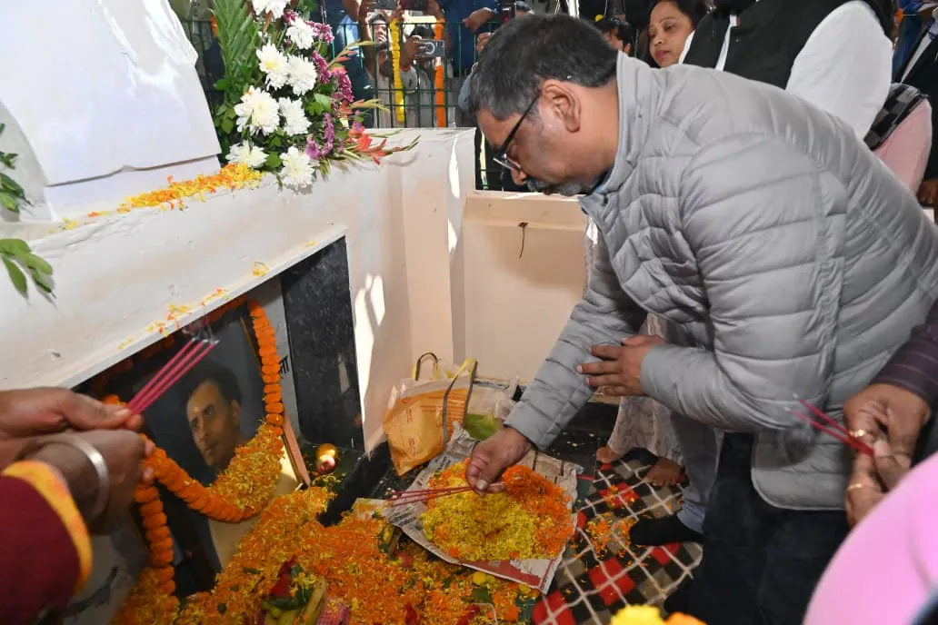 शहीद सोबरन सोरेन की शहादत पर सीएम का नमन, बोले - झारखंड वीरों की धरती