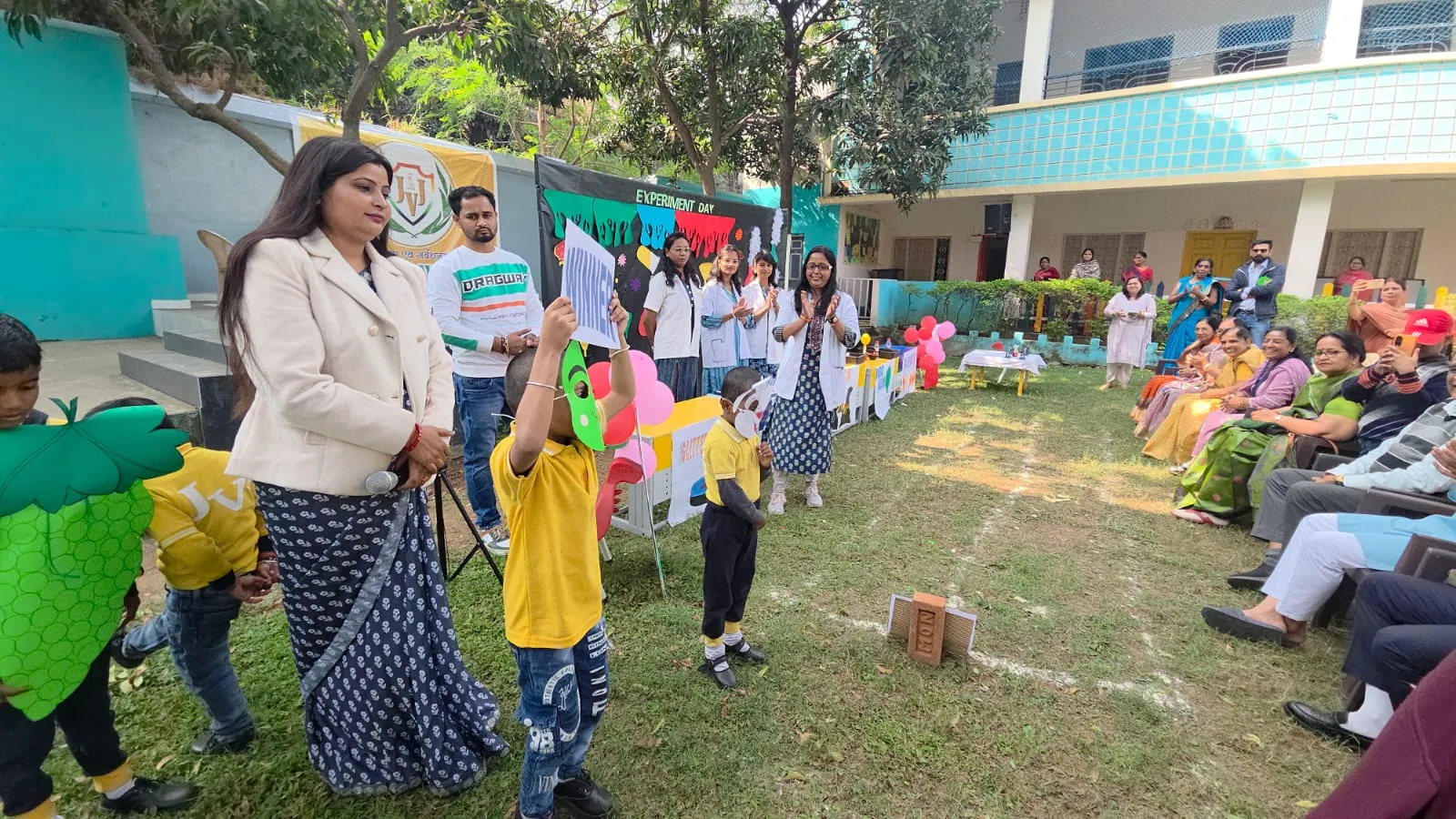 जैन विद्यालय जूनियर, गिरिडीह में साइंस शोध दिवस का आयोजन, छात्रों ने प्रस्तुत किए अनोखे प्रयोग