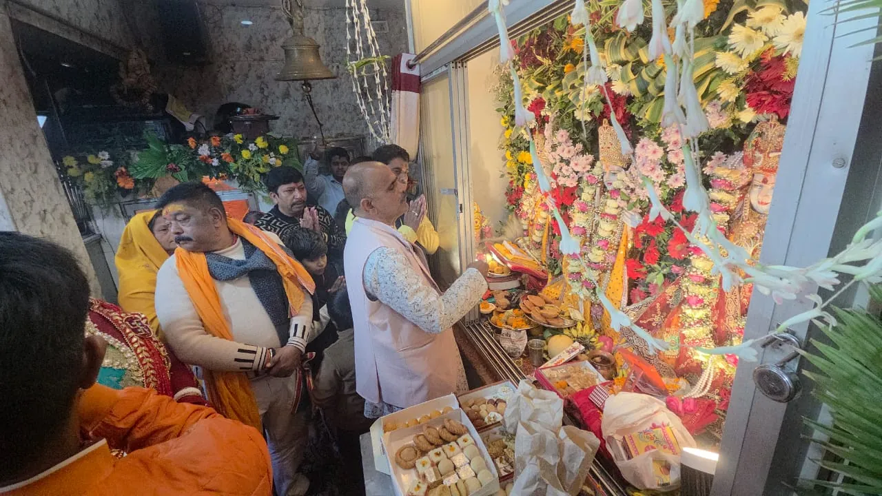 गिरिडीह के राम जानकी मंदिर में लगा भक्तों का जमावड़ा, मंदिर के वर्षगांठ पर भव्य आयोजन