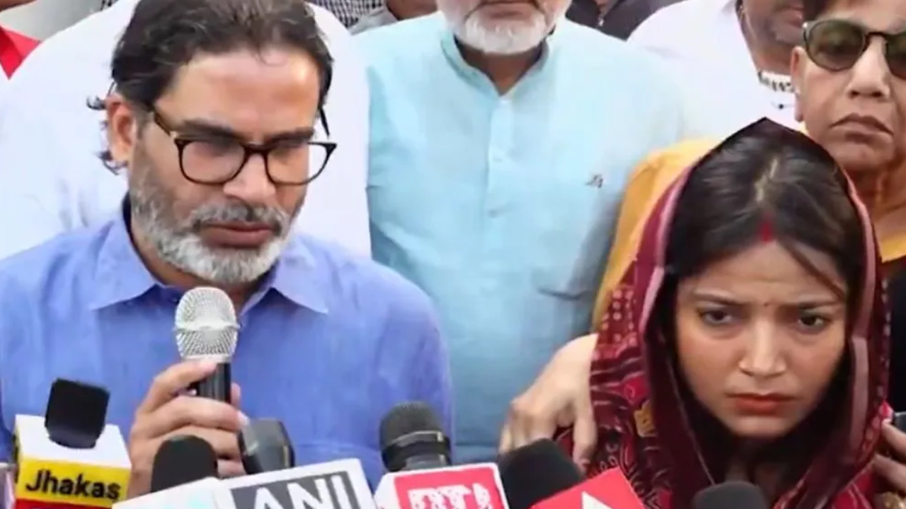 PK से मिलीं पवन सिंह की पत्नी ज्योति सिंह, मुलाकात के बाद सियासी गलियारों में चर्चाओं का बाजार गर्म