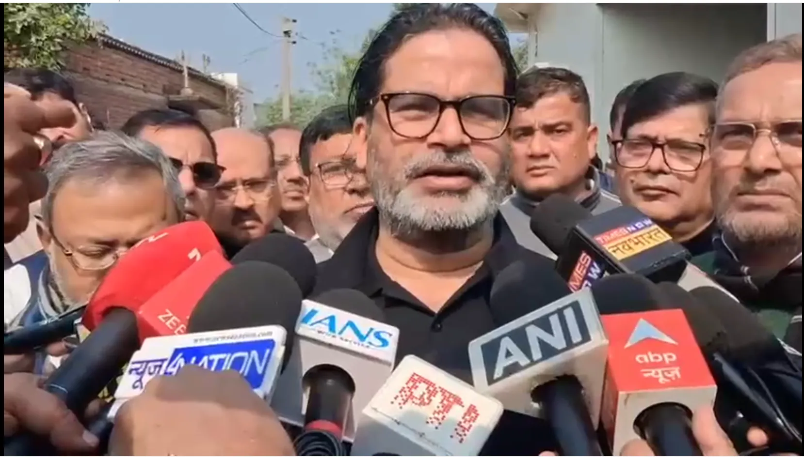 ‘पुलिस से चूक हुई तो सुधार करे...’पटना के गर्ल्स हॉस्टल में छात्रा की संदिग्ध मौत मामले में बोले पीके, परिजनों से की मुलाकात