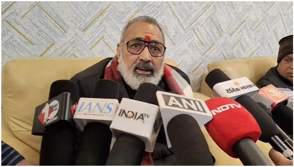 "बंगाल को घुसपैठियों के हवाले करना चाहती हैं ममता बनर्जी": गिरिराज सिंह