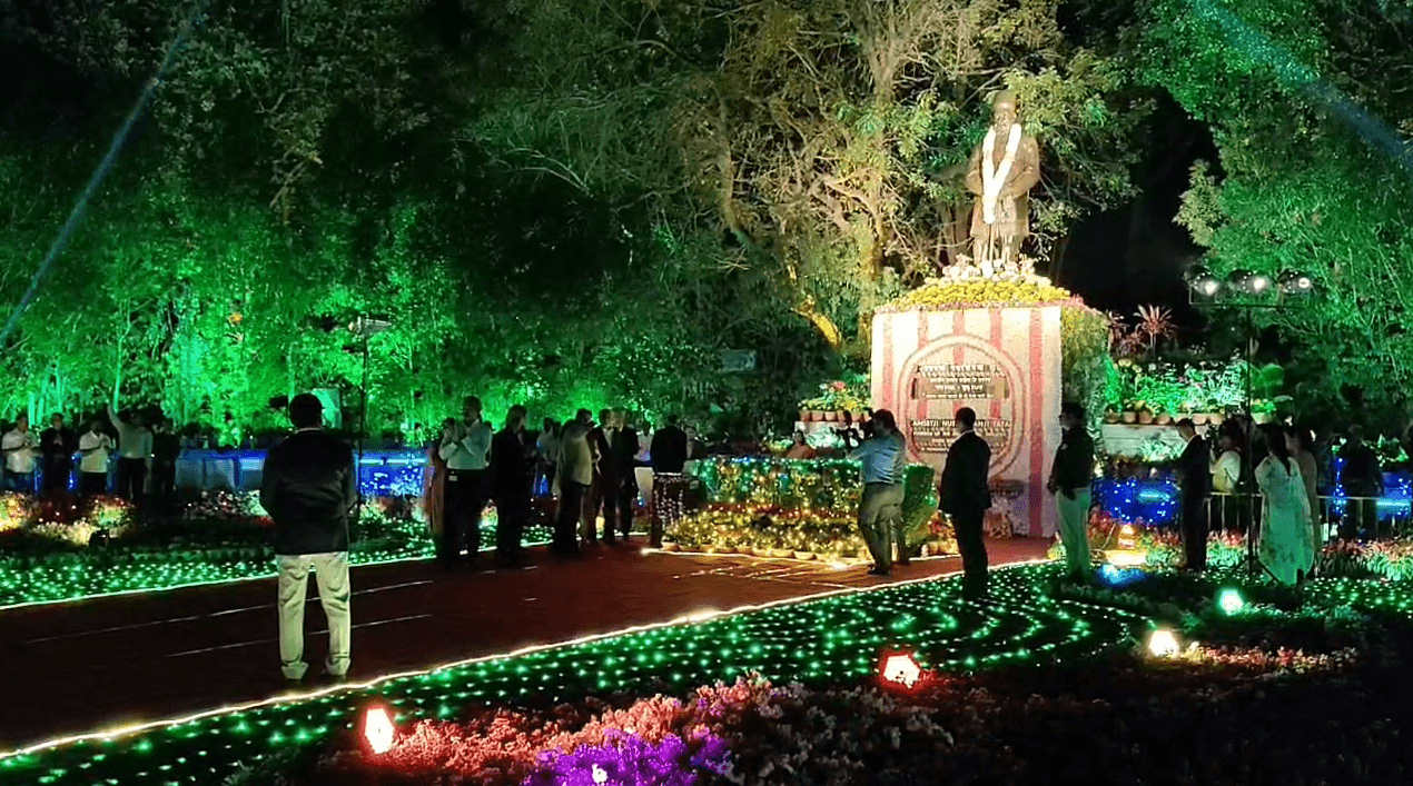 दुल्हन की तरह सजकर तैयार पूरा जमशेदपुर, नुसरवानजी टाटा की जयंती कल