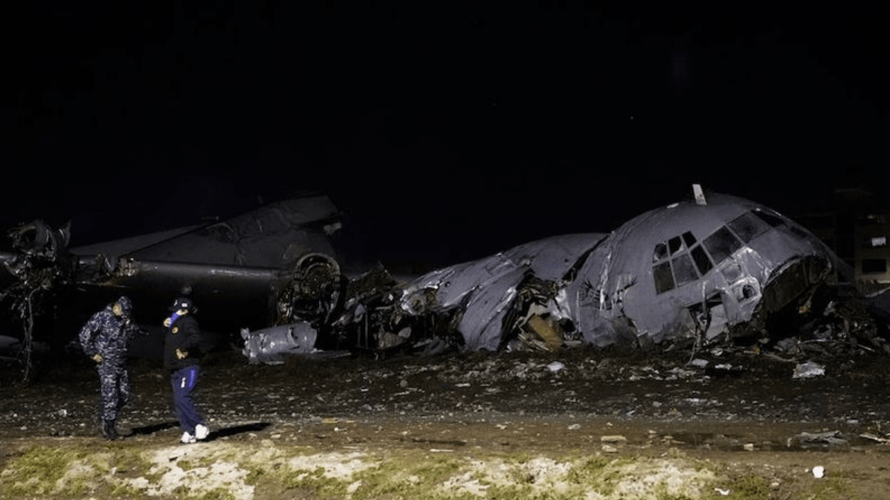 बोलीविया में सड़क पर गिरा एयरफोर्स का Hercules Plane, 15 लोगों की मौत
