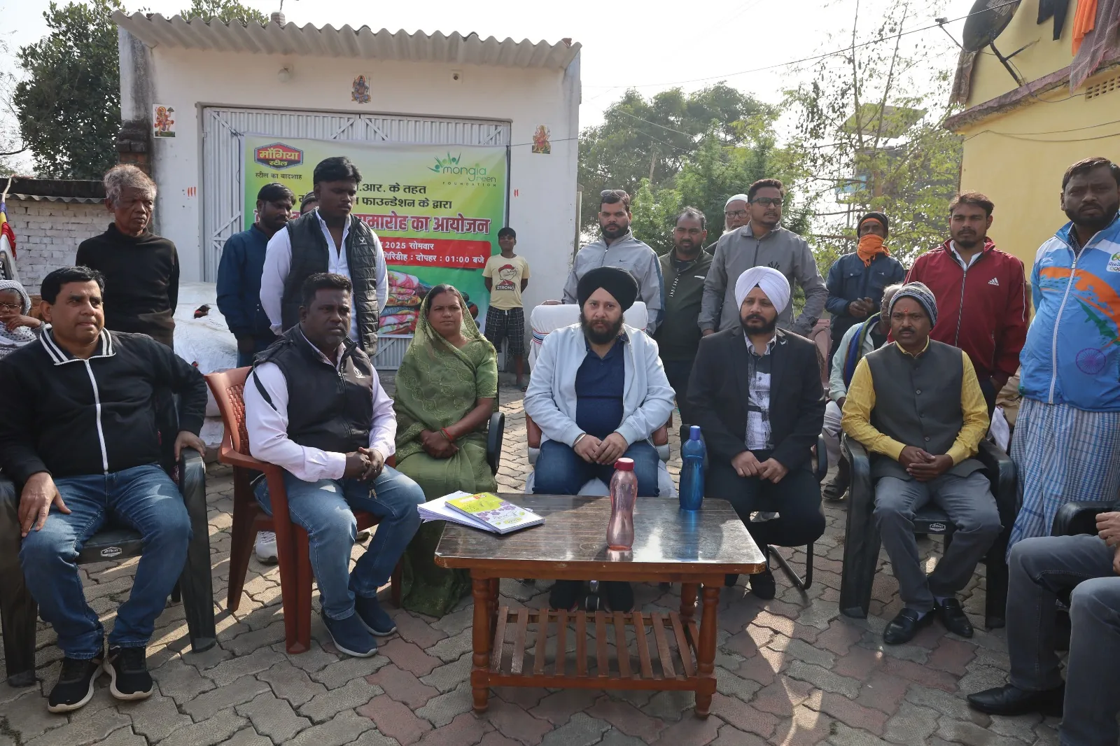 गिरिडीह के चुनजका पहुंचा मोंगिया ग्रीन फाउंडेशन, जरूरतमंदो के बीच किया कंबल वितरण 