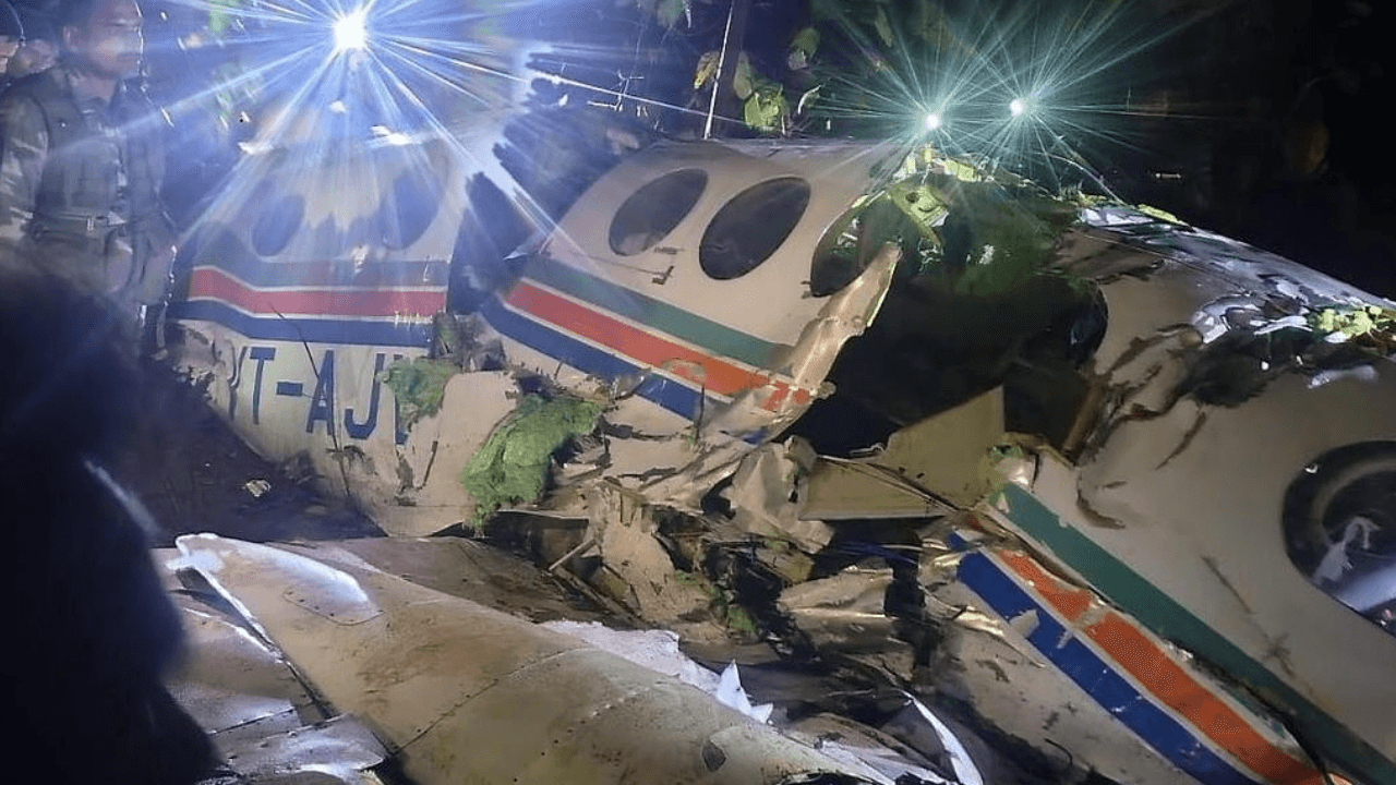 Chatra Air Ambulance Crash: विमान ने कोलकाता ATC से किया था मार्ग परिवर्तन का अनुरोध, अचानक संपर्क टूटा और चतरा में हो गया क्रैश