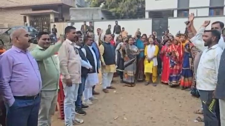 निकाय चुनाव को लेकर गिरिडीह के वार्ड 6 उम्मीदवार संजीव गुड्डु ने चलाया तूफानी जनसंपर्क अभियान