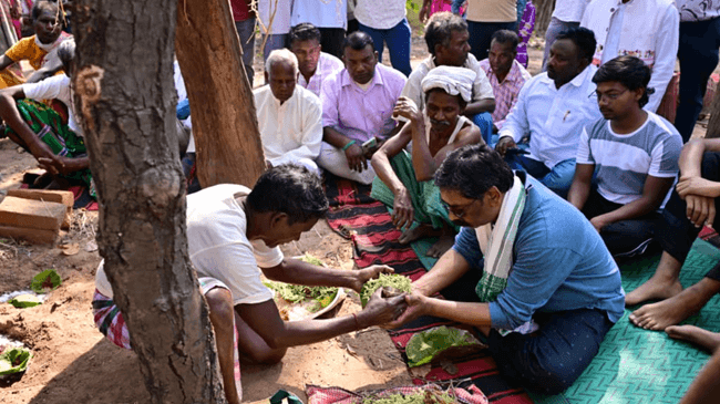  अपने पैतृक गांव नेमरा में आयोजित 'बाहा पर्व' में शामिल हुए मुख्यमंत्री Hemant Soren