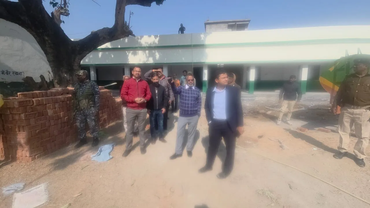 "..फिर लगाते रहें पैरवी, नहीं मिलेंगे पैसे", कार्यपालक अभियंता और ठेकेदार की DC-SDM ने लगायी क्लास